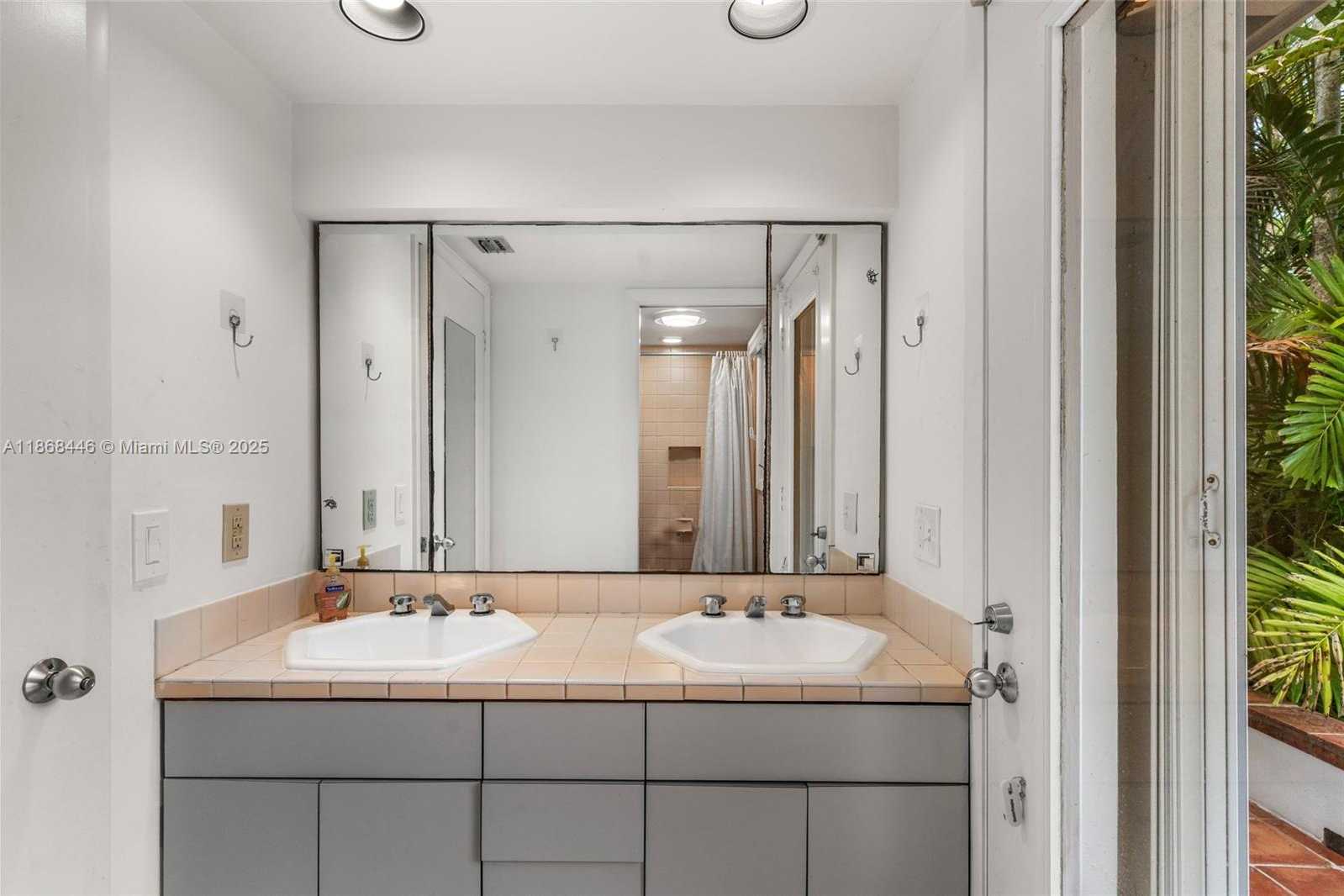 Small Image of 12535 SOUTH WEST 60TH CT, Pinecrest Number 30