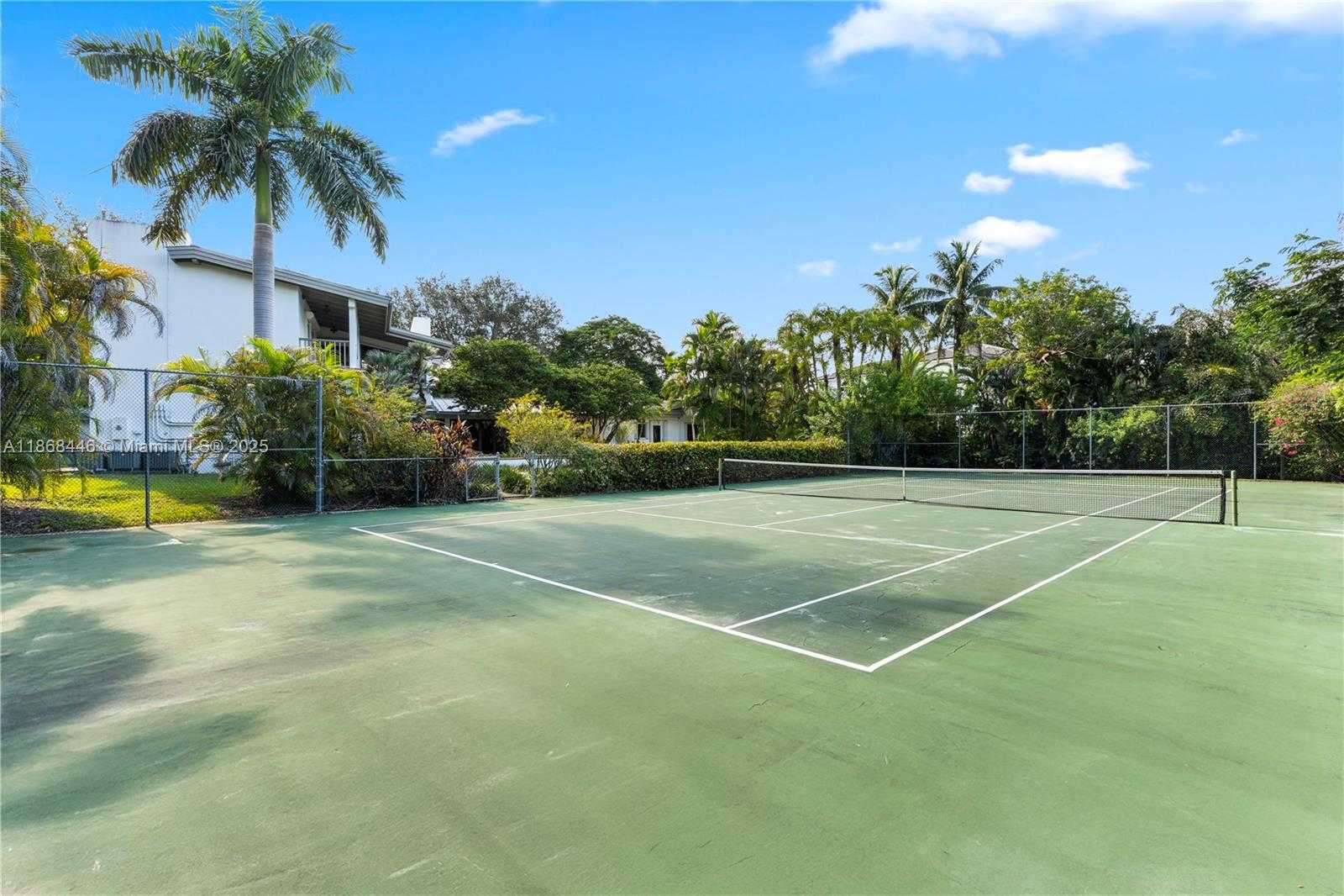 Small Image of 12535 SOUTH WEST 60TH CT, Pinecrest Number 31