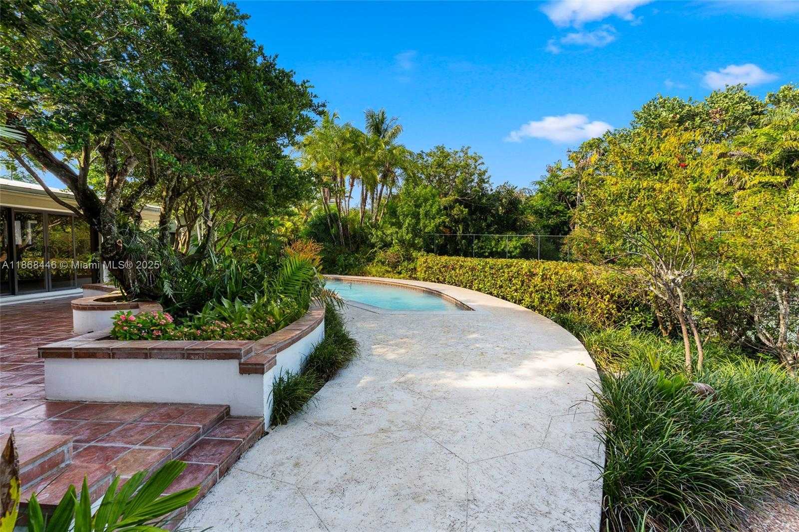 Small Image of 12535 SOUTH WEST 60TH CT, Pinecrest Number 33