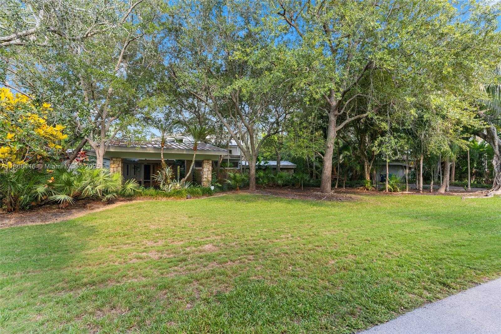 Small Image of 12535 SOUTH WEST 60TH CT, Pinecrest Number 37