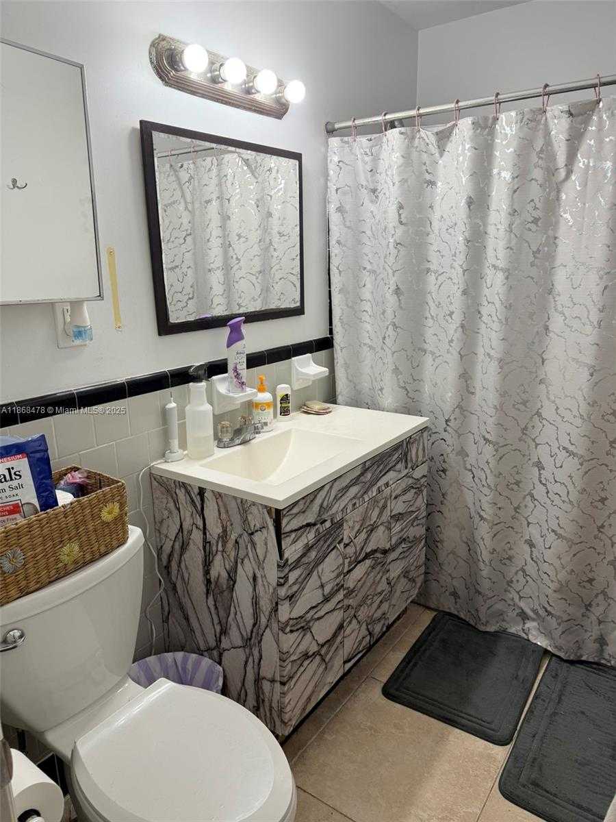 Small Image of 5216 NORTH EAST 3RD AVE, Oakland Park Number 14