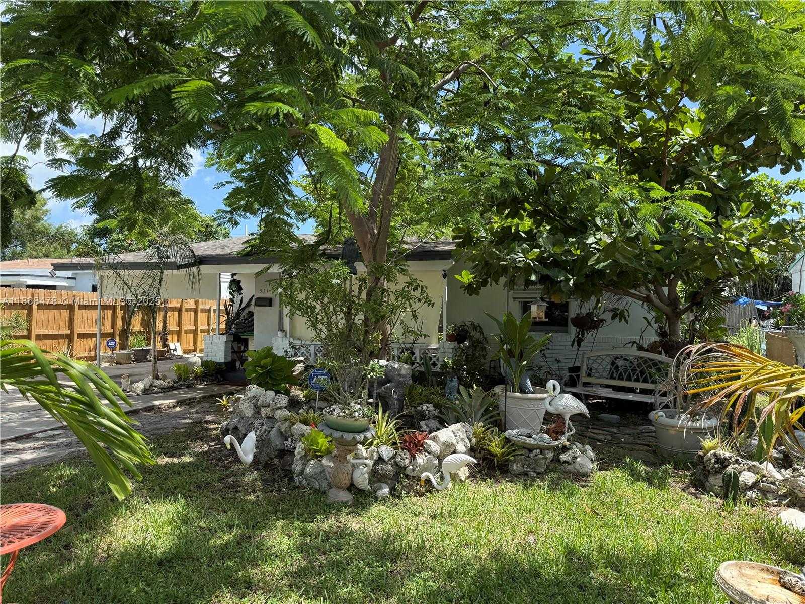 Small Image of 5216 NORTH EAST 3RD AVE, Oakland Park Number 3