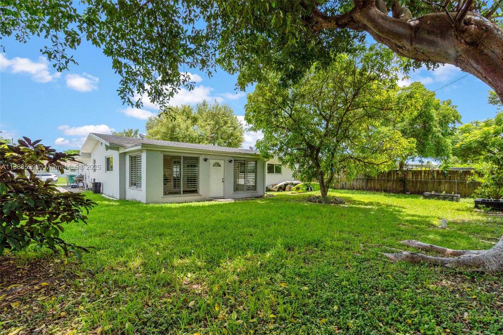 Small Image of 20540 LEEWARD LANE, Cutler Bay Number 35
