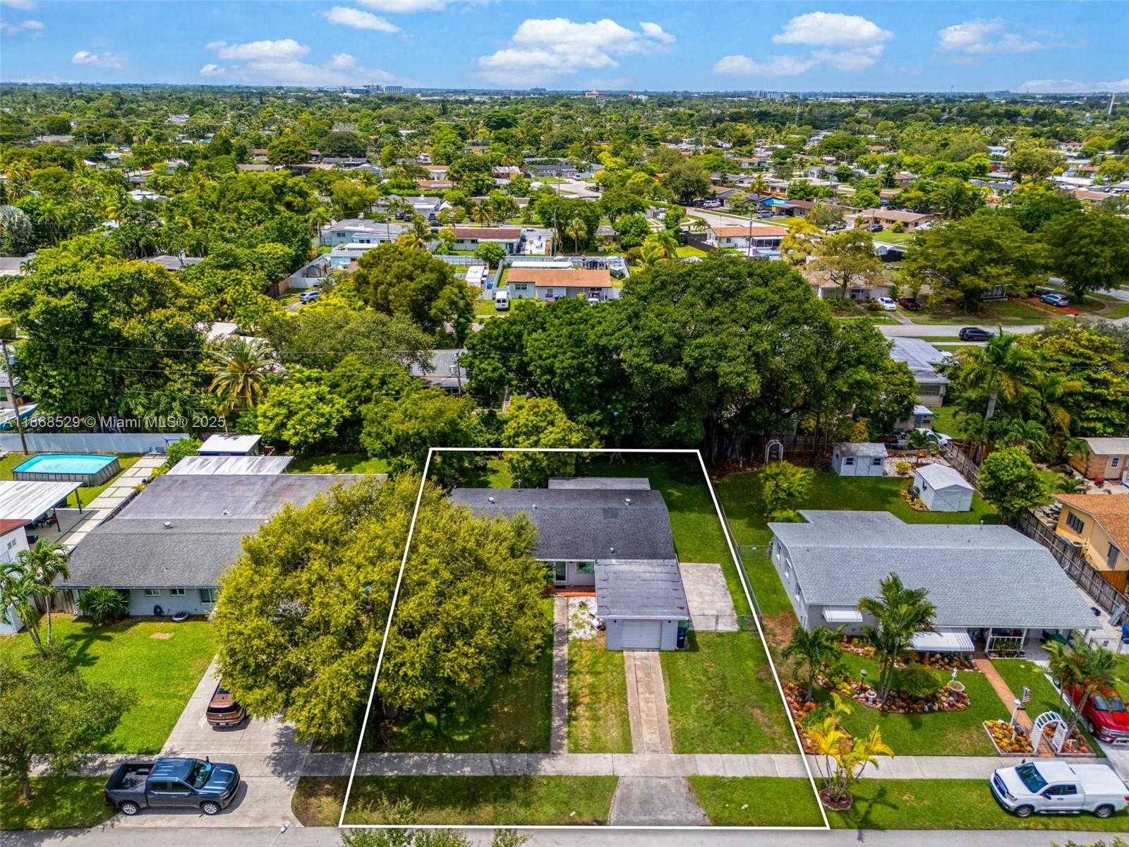 Small Image of 20540 LEEWARD LANE, Cutler Bay Number 38