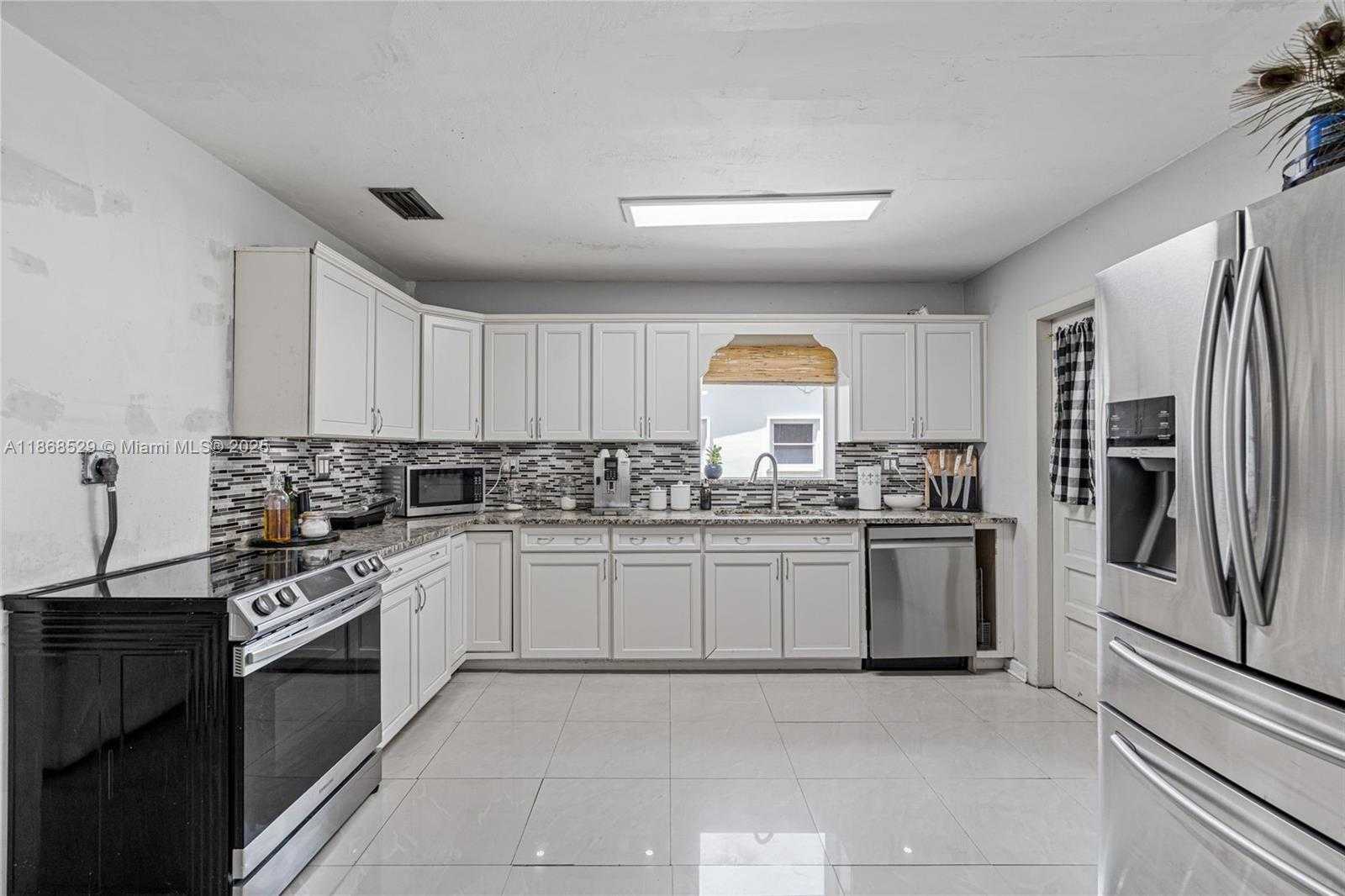 Small Image of 20540 LEEWARD LANE, Cutler Bay Number 6