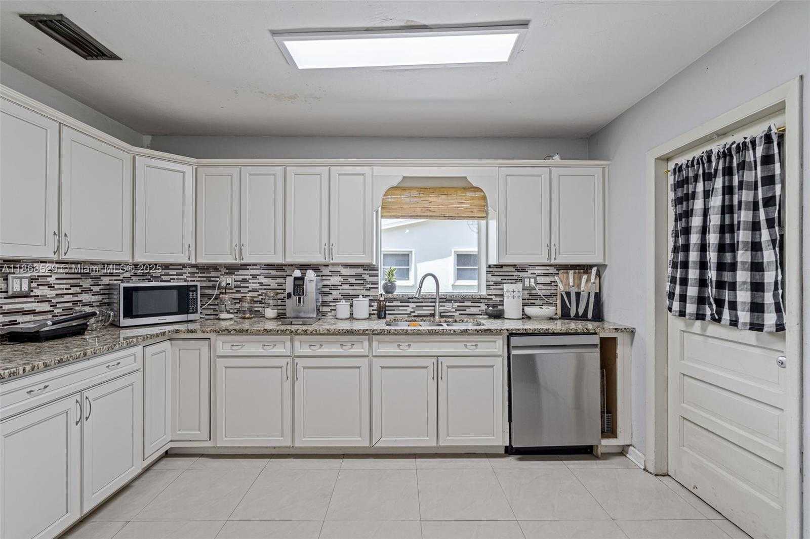 Small Image of 20540 LEEWARD LANE, Cutler Bay Number 7