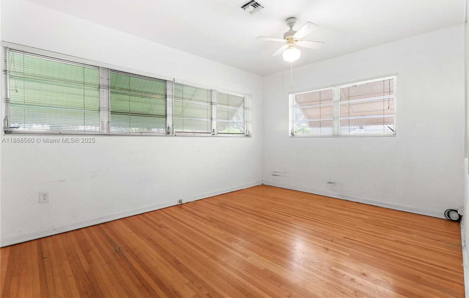 Small Image of 12488 NORTH BAYSHORE DR, North Miami Number 11