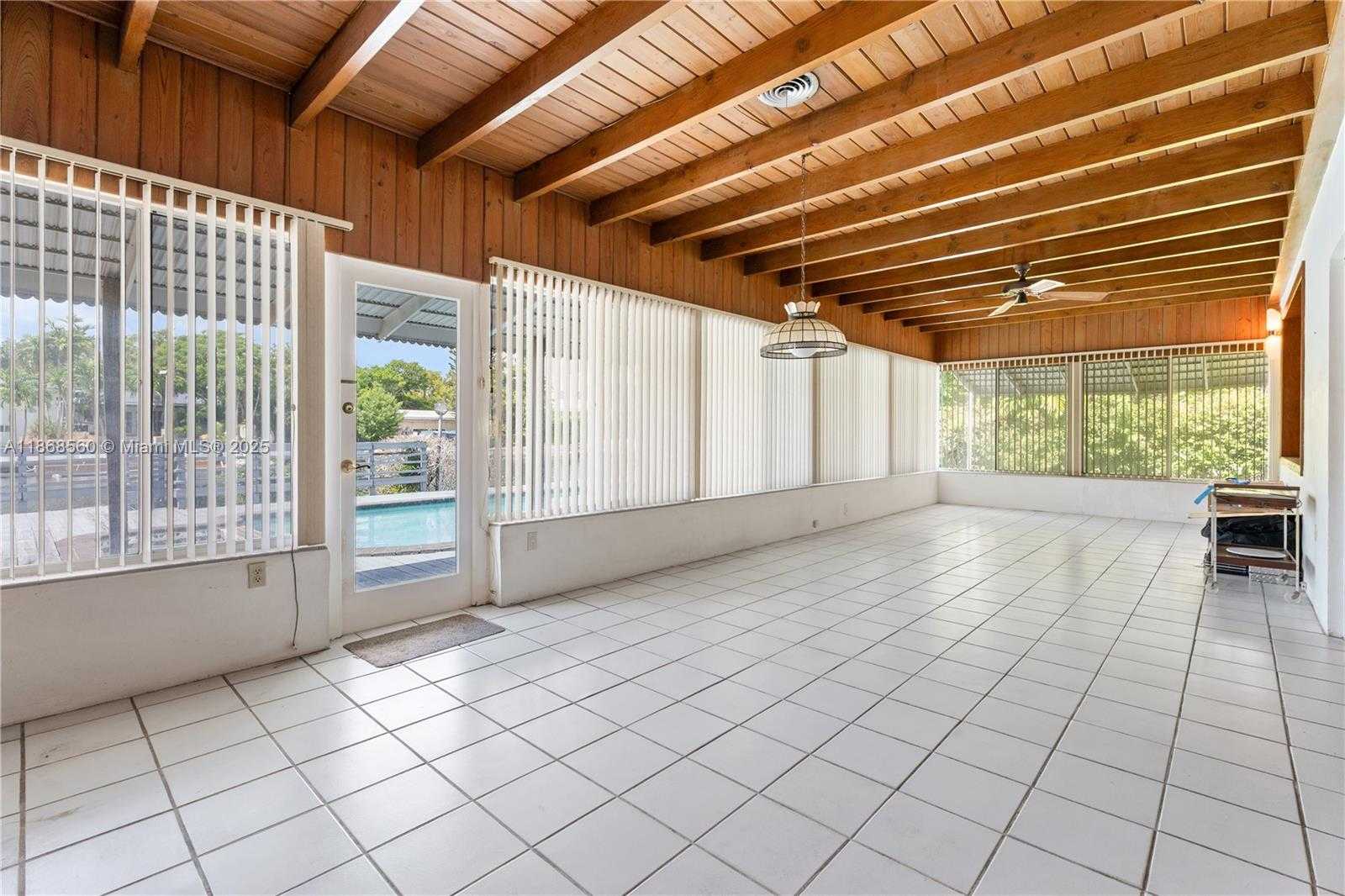 Small Image of 12488 NORTH BAYSHORE DR, North Miami Number 14