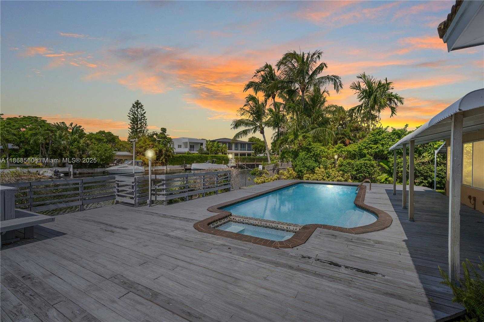 Small Image of 12488 NORTH BAYSHORE DR, North Miami Number 19