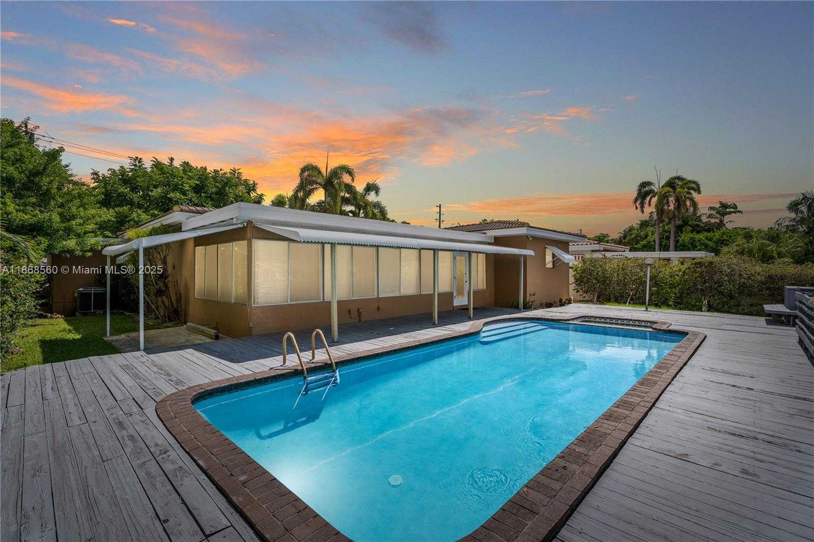 Small Image of 12488 NORTH BAYSHORE DR, North Miami Number 20