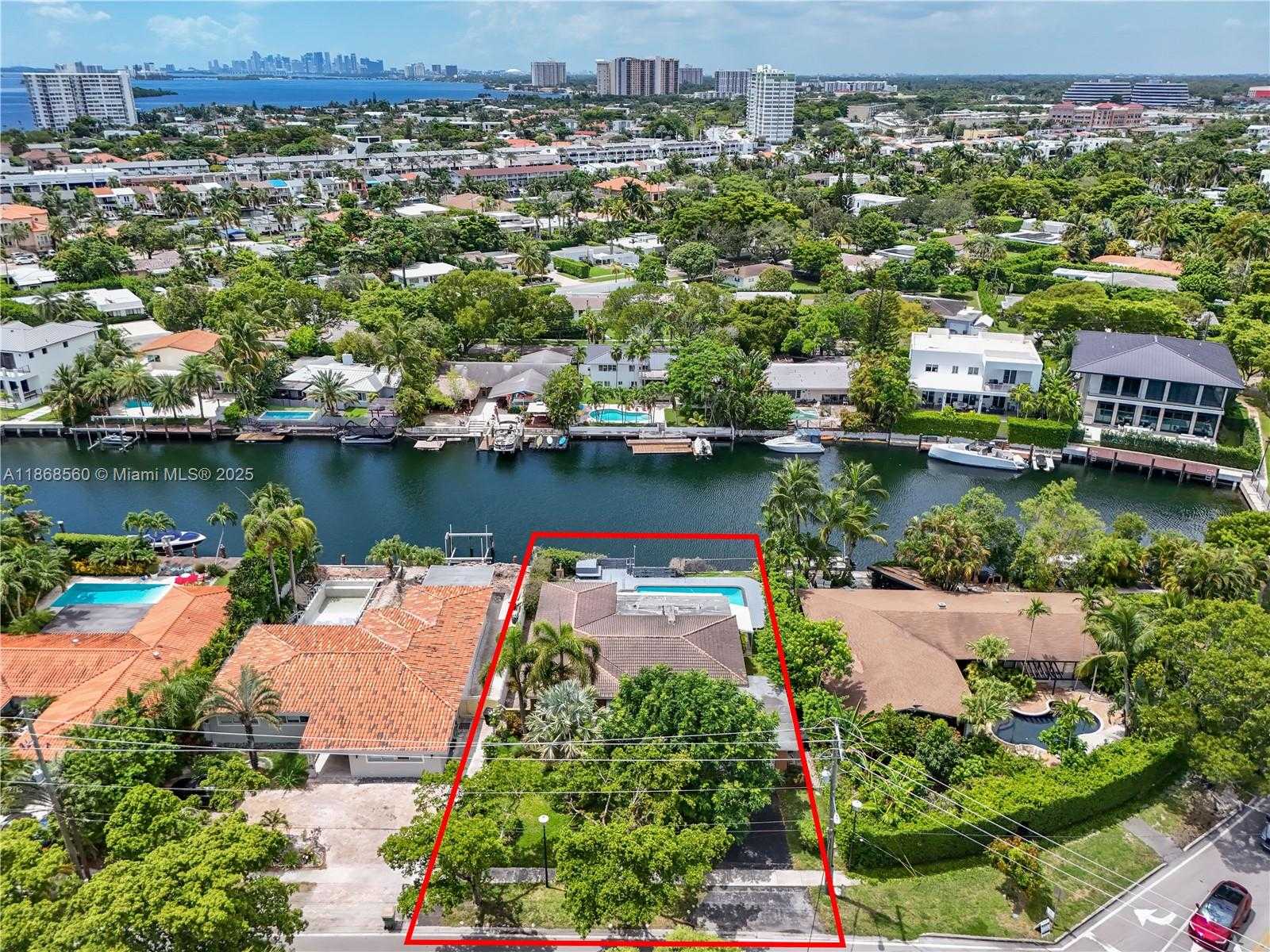 Small Image of 12488 NORTH BAYSHORE DR, North Miami Number 22