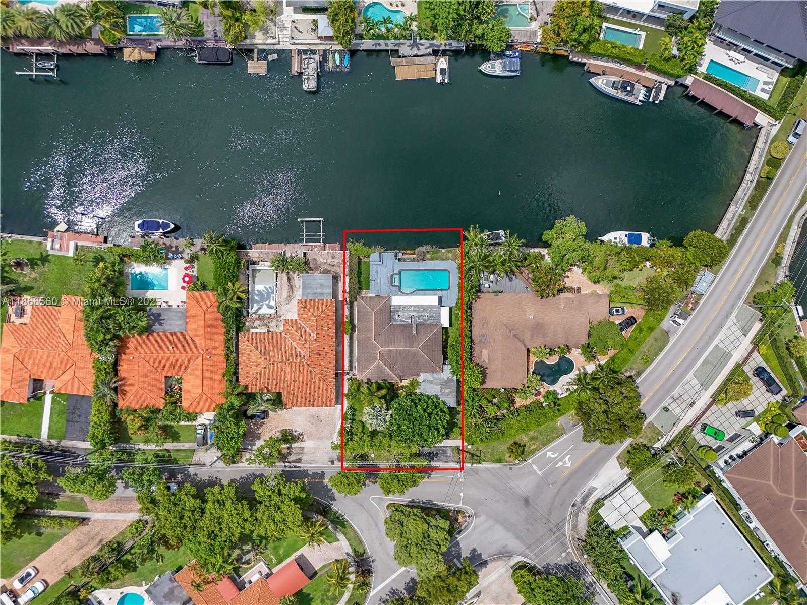 Small Image of 12488 NORTH BAYSHORE DR, North Miami Number 24