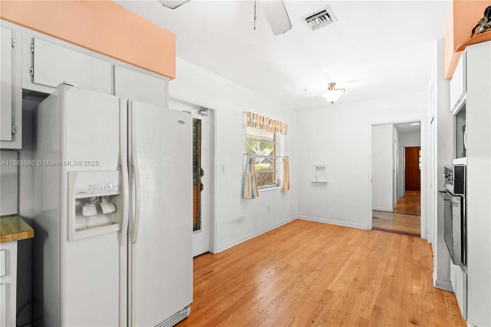 Small Image of 12488 NORTH BAYSHORE DR, North Miami Number 6