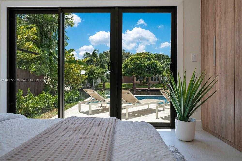 Small Image of 1004 GUAVA ISLE, Fort Lauderdale Number 19