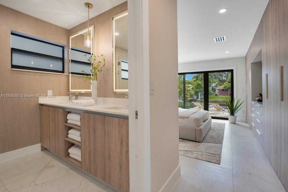 Small Image of 1004 GUAVA ISLE, Fort Lauderdale Number 22
