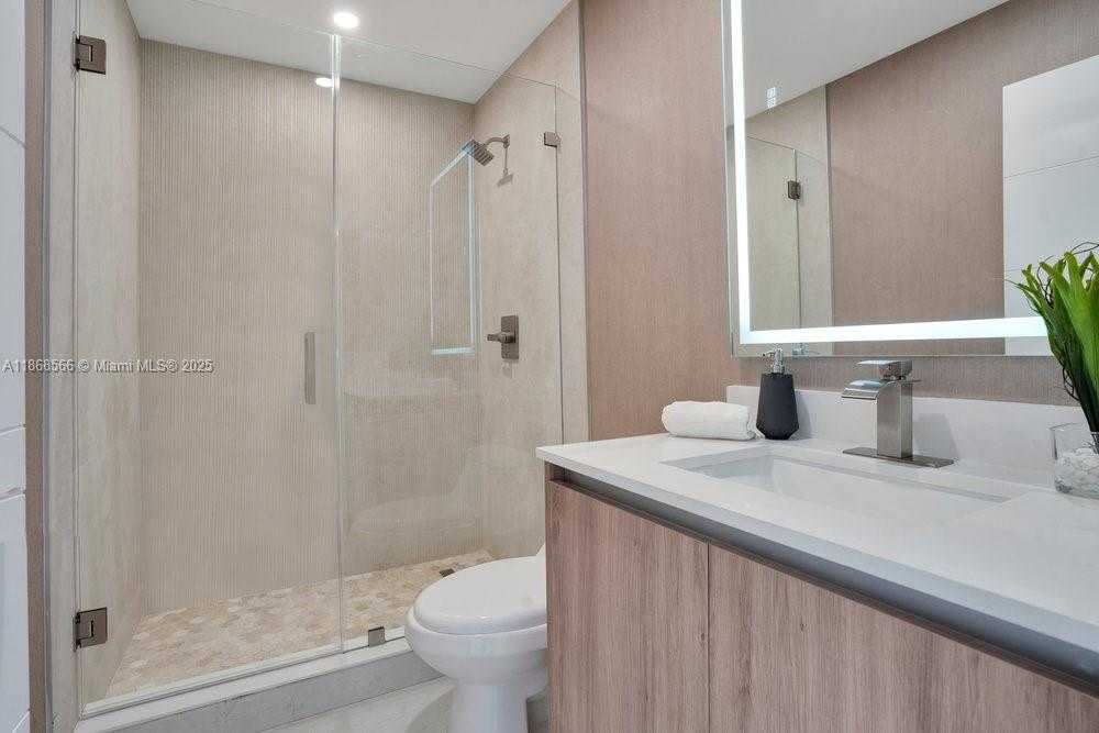 Small Image of 1004 GUAVA ISLE, Fort Lauderdale Number 24