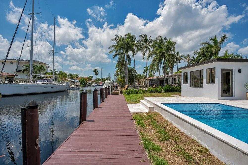 Small Image of 1004 GUAVA ISLE, Fort Lauderdale Number 29
