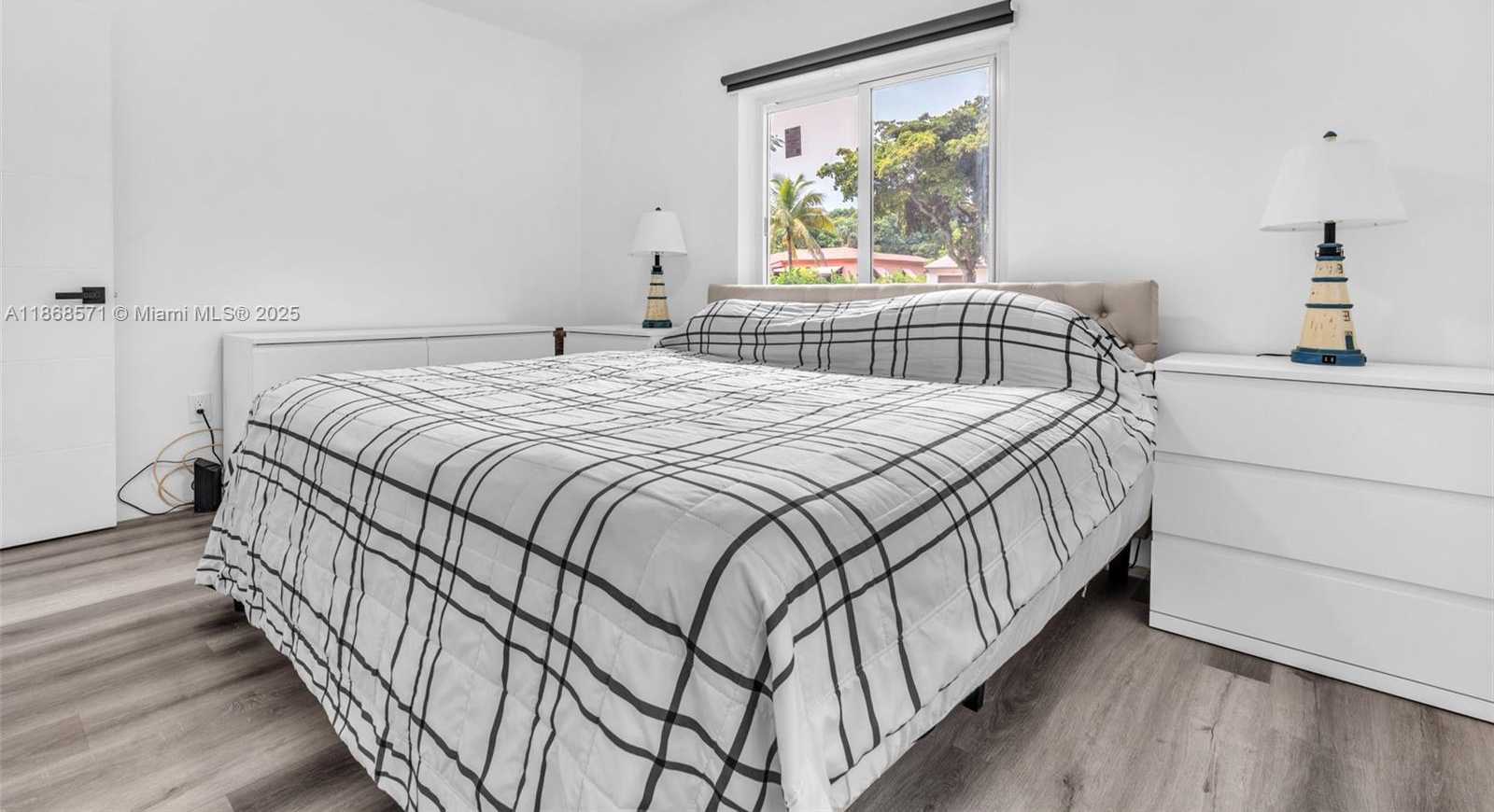 Small Image of 886 NORTH EAST 134TH ST, North Miami Number 23