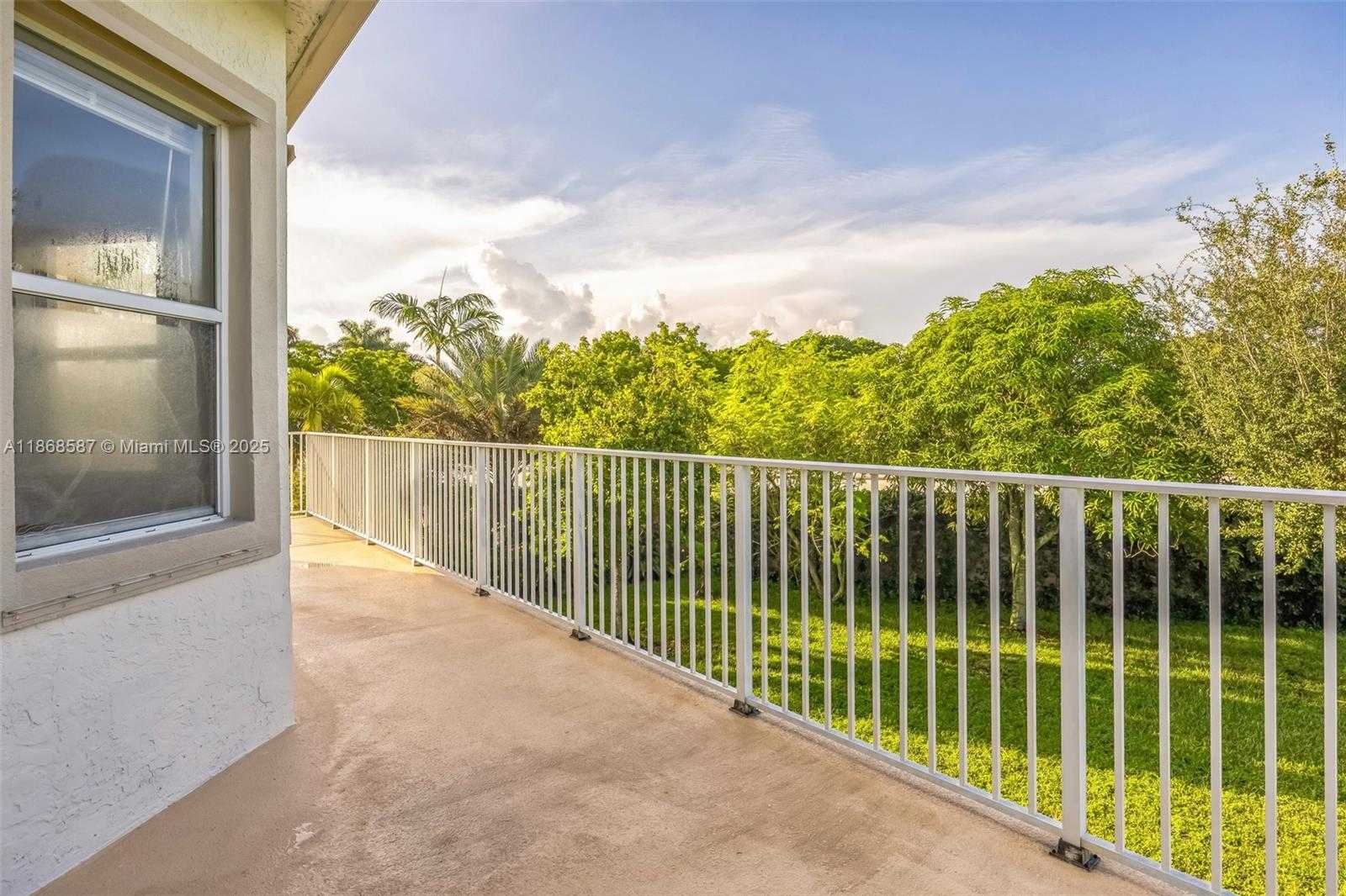 Small Image of 17098 SOUTH WEST 16TH ST, Pembroke Pines Number 5