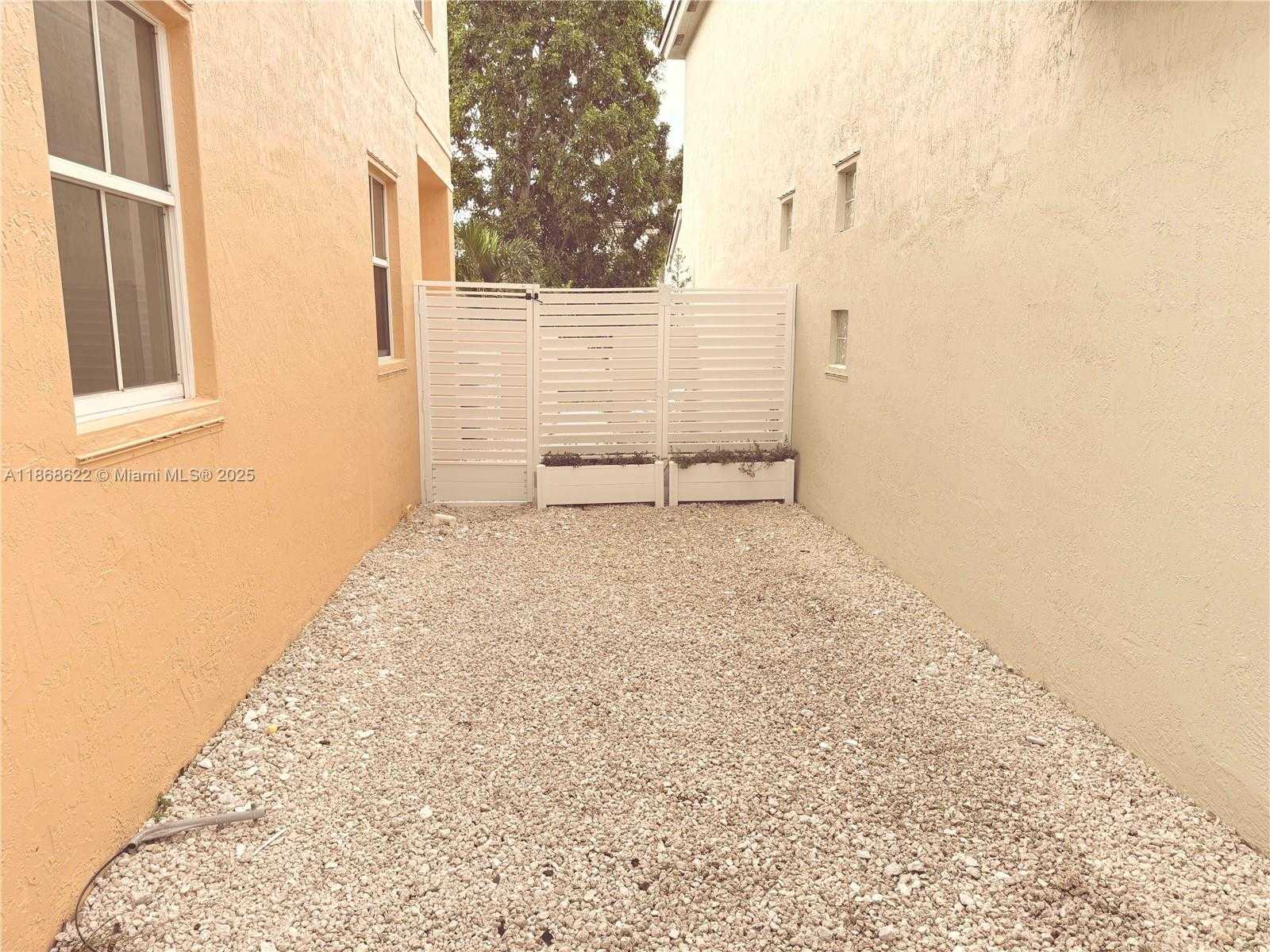 Small Image of 6955 SOUTH WEST 148TH LN, Davie Number 16