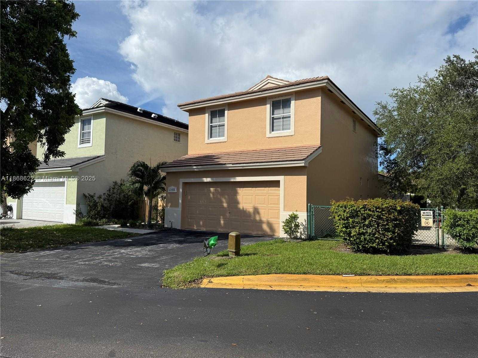 Small Image of 6955 SOUTH WEST 148TH LN, Davie Number 2