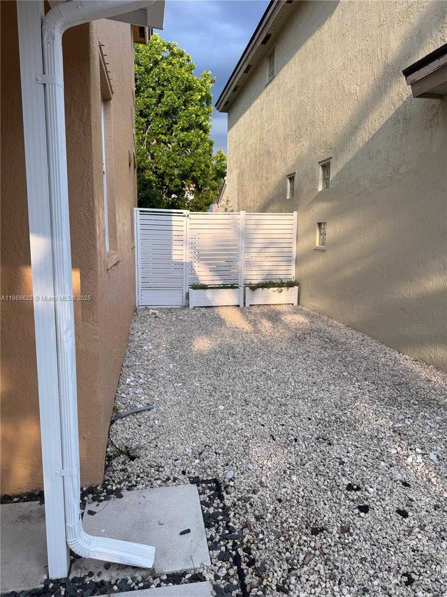 Small Image of 6955 SOUTH WEST 148TH LN, Davie Number 40