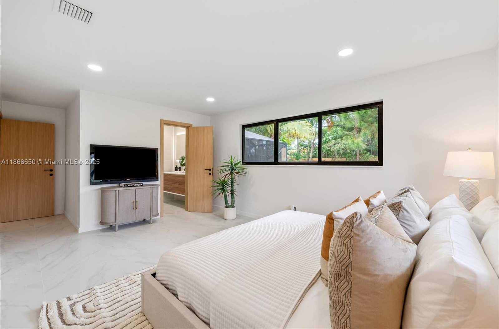 Small Image of 2020 NORTH EAST 54TH, Fort Lauderdale Number 13