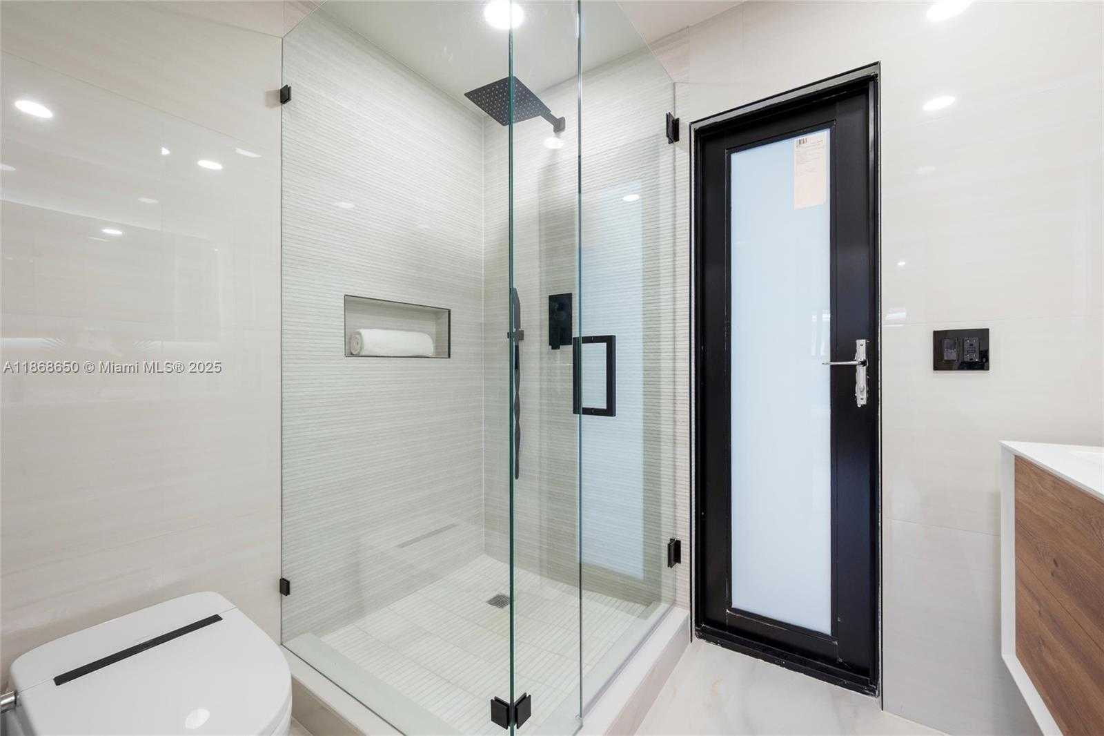 Small Image of 2020 NORTH EAST 54TH, Fort Lauderdale Number 16