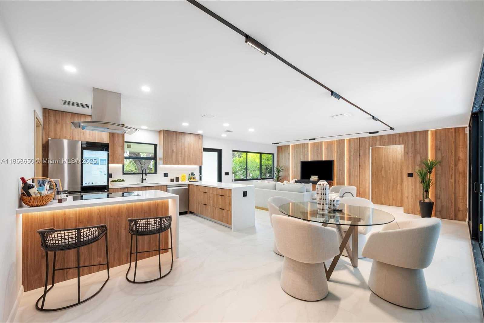Small Image of 2020 NORTH EAST 54TH, Fort Lauderdale Number 2