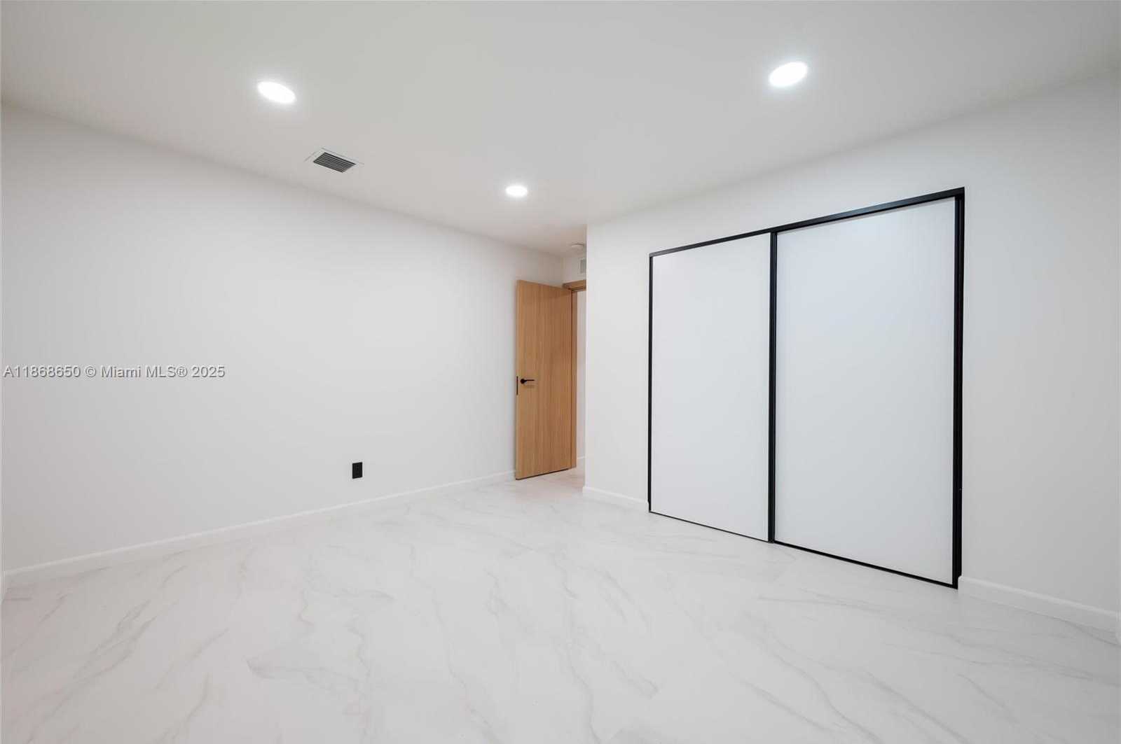 Small Image of 2020 NORTH EAST 54TH, Fort Lauderdale Number 21