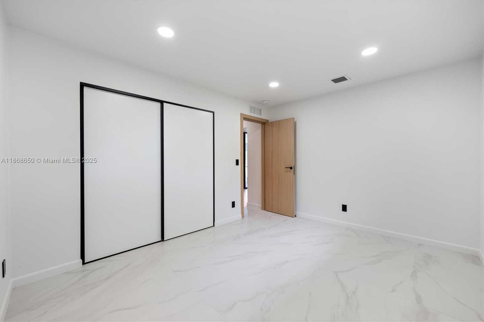 Small Image of 2020 NORTH EAST 54TH, Fort Lauderdale Number 24