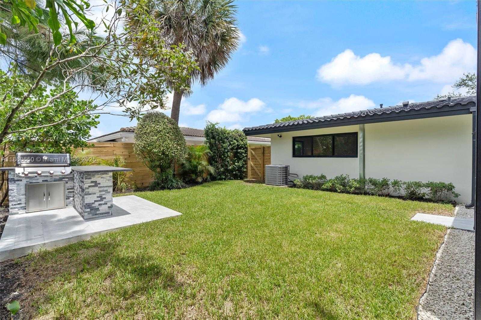 Small Image of 2020 NORTH EAST 54TH, Fort Lauderdale Number 26