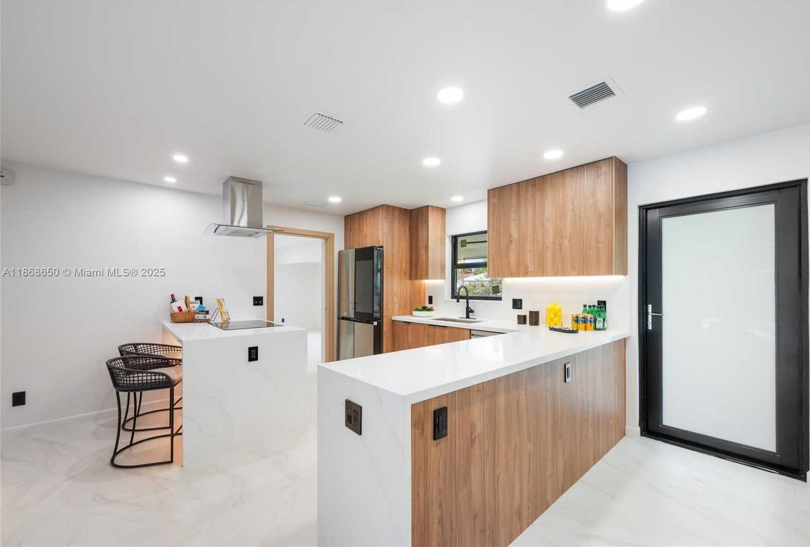 Small Image of 2020 NORTH EAST 54TH, Fort Lauderdale Number 9