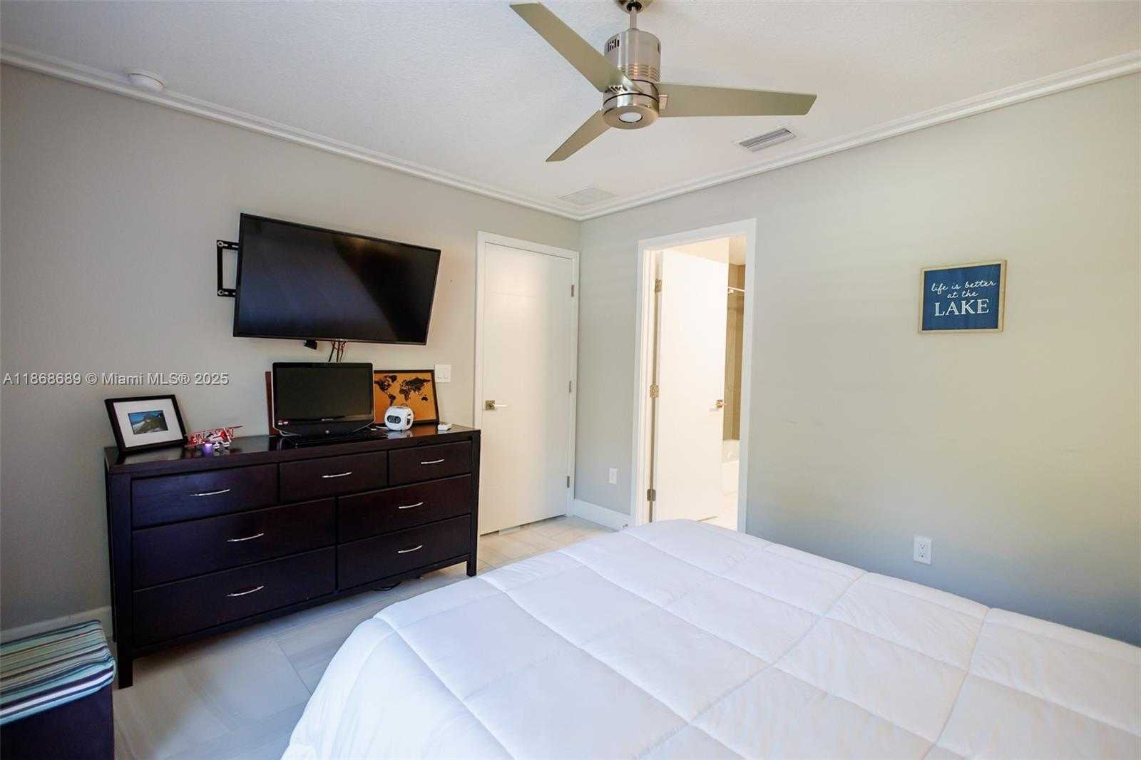 Small Image of 1058 LAKE CARRIE DR, Lake Placid Number 29