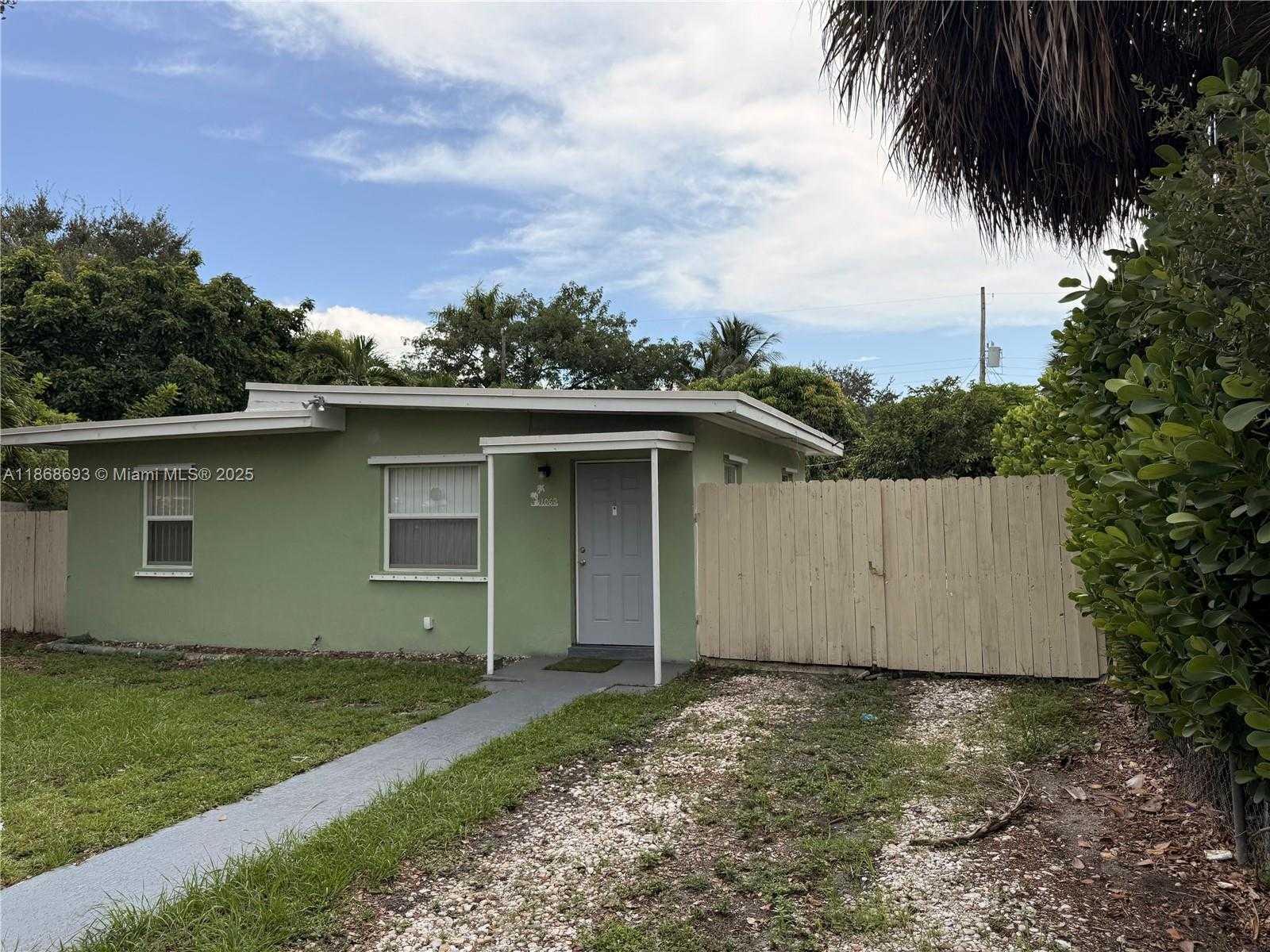 Small Image of 1060 NORTH WEST 121ST ST, North Miami Number 1