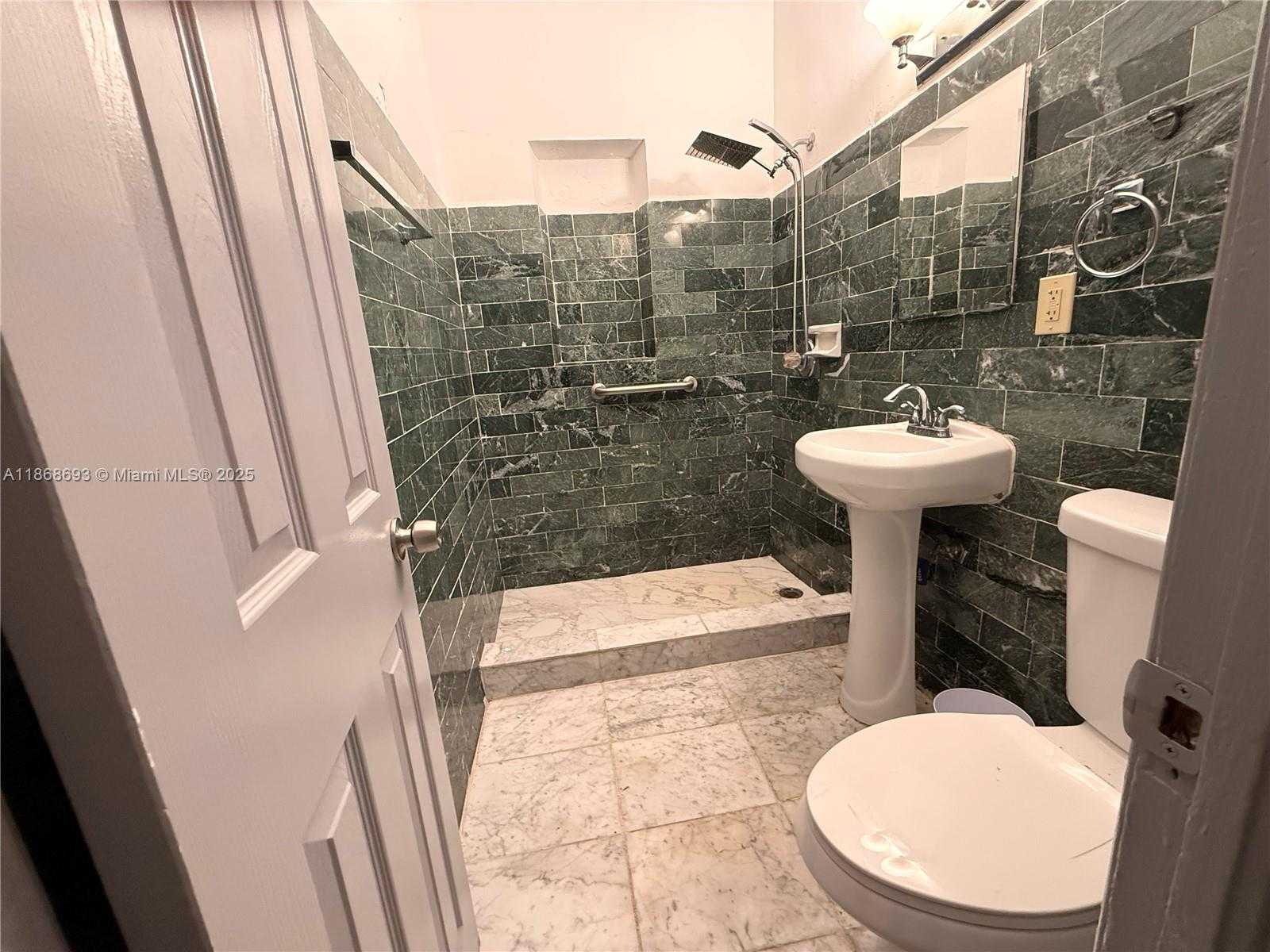 Small Image of 1060 NORTH WEST 121ST ST, North Miami Number 11