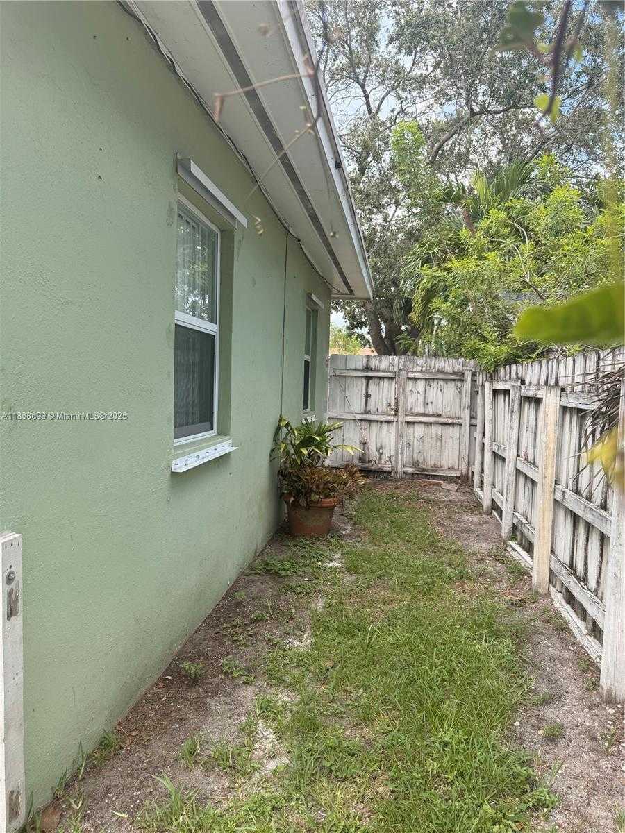 Small Image of 1060 NORTH WEST 121ST ST, North Miami Number 19