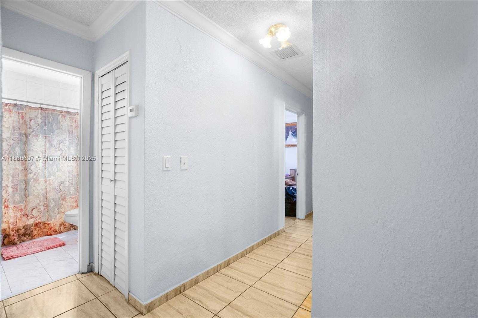 Small Image of 5621 EAST 1ST AVE, Hialeah Number 18