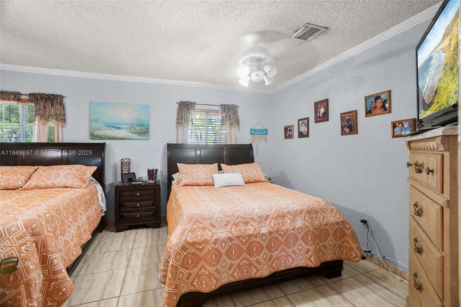Small Image of 5621 EAST 1ST AVE, Hialeah Number 20