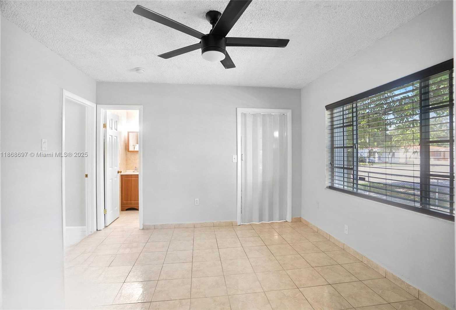 Small Image of 5621 EAST 1ST AVE, Hialeah Number 28