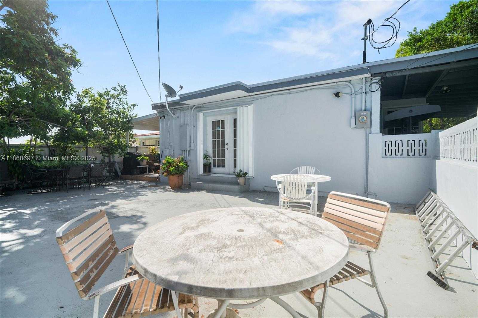 Small Image of 5621 EAST 1ST AVE, Hialeah Number 31