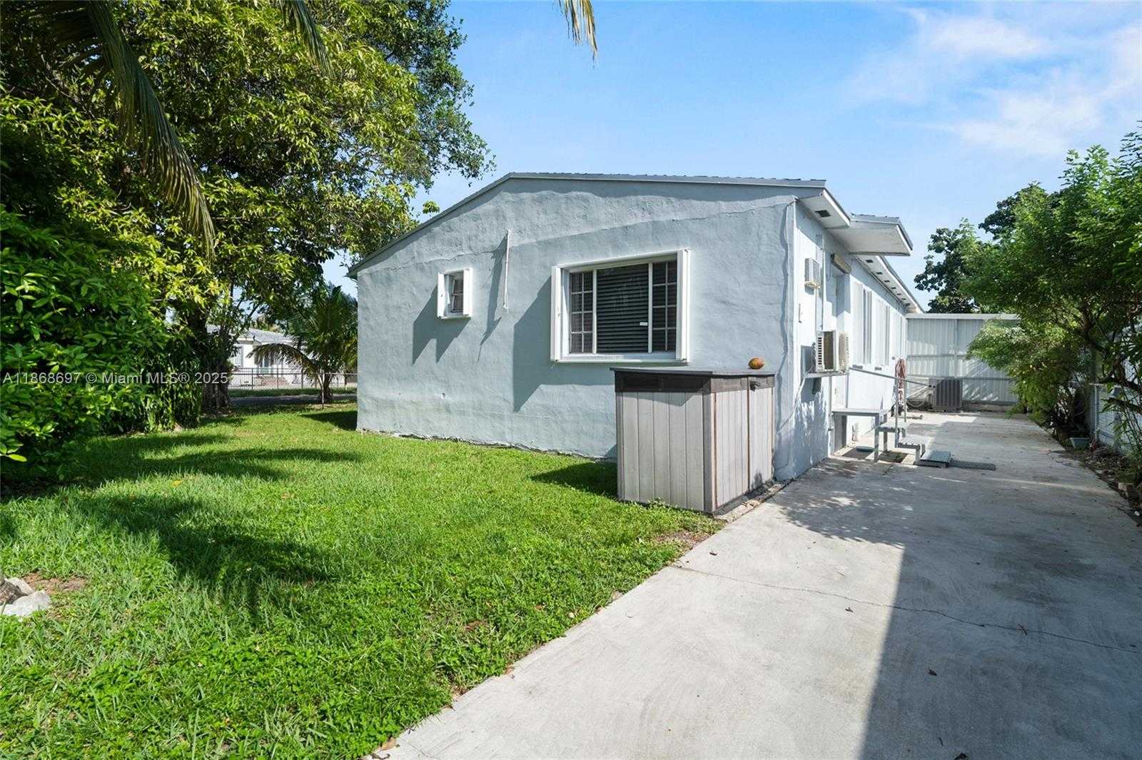 Small Image of 5621 EAST 1ST AVE, Hialeah Number 33