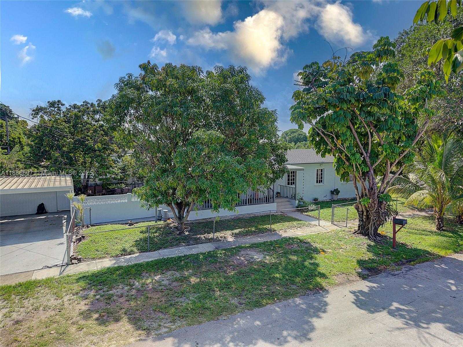 Small Image of 5621 EAST 1ST AVE, Hialeah Number 36