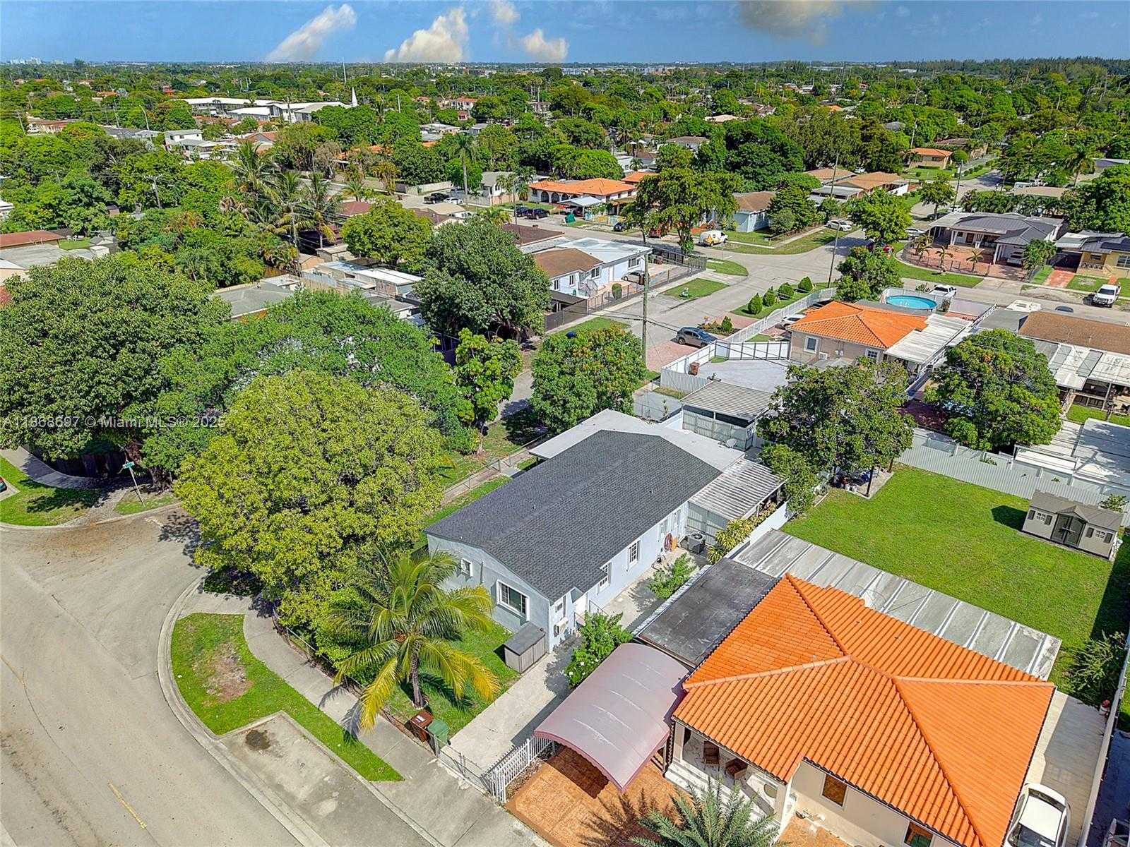 Small Image of 5621 EAST 1ST AVE, Hialeah Number 40