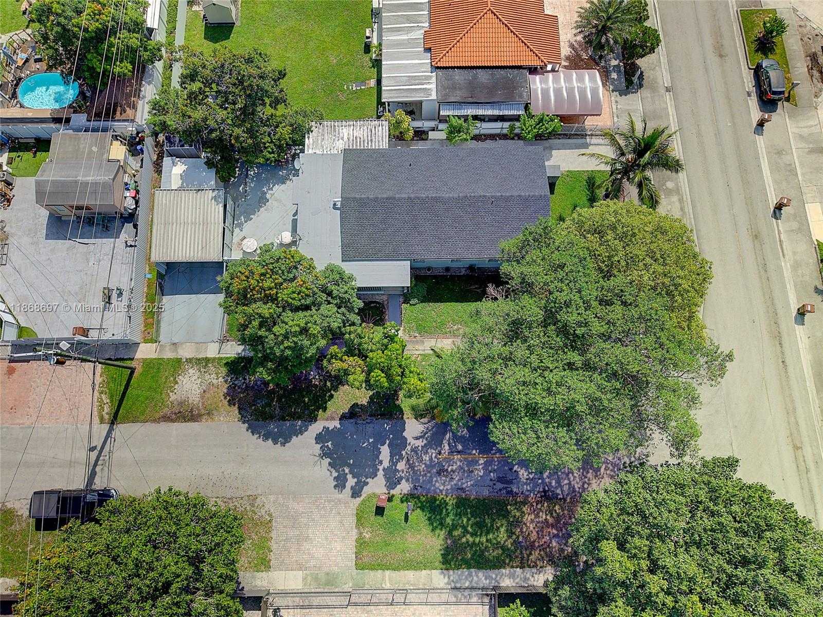 Small Image of 5621 EAST 1ST AVE, Hialeah Number 41