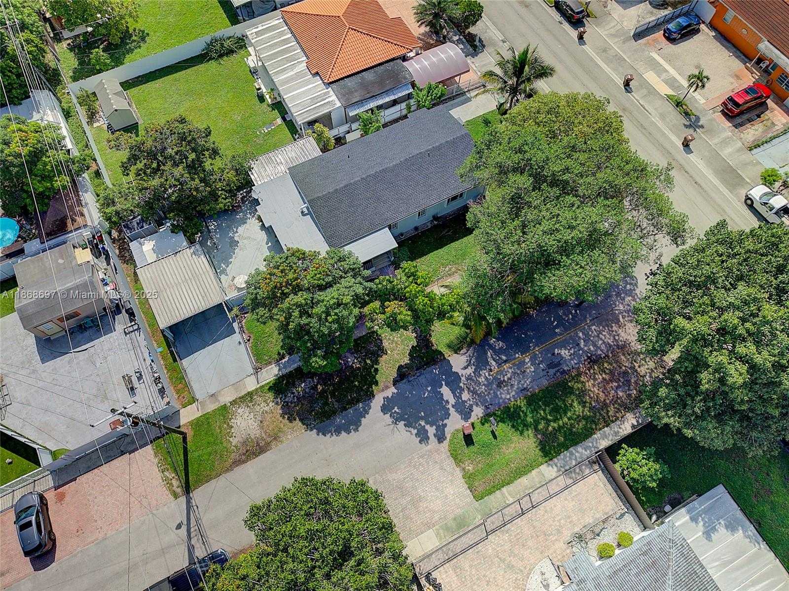 Small Image of 5621 EAST 1ST AVE, Hialeah Number 42