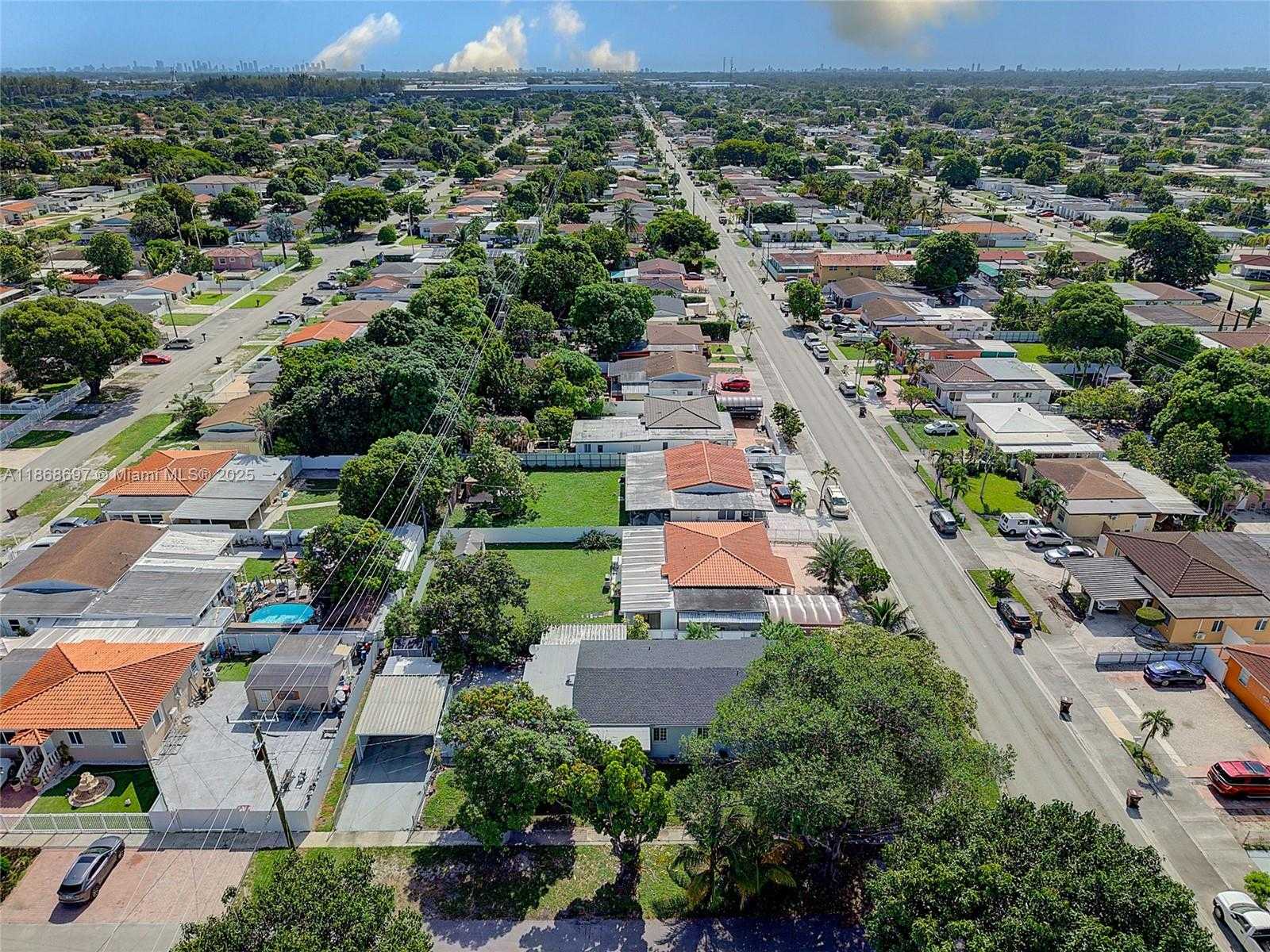 Small Image of 5621 EAST 1ST AVE, Hialeah Number 43