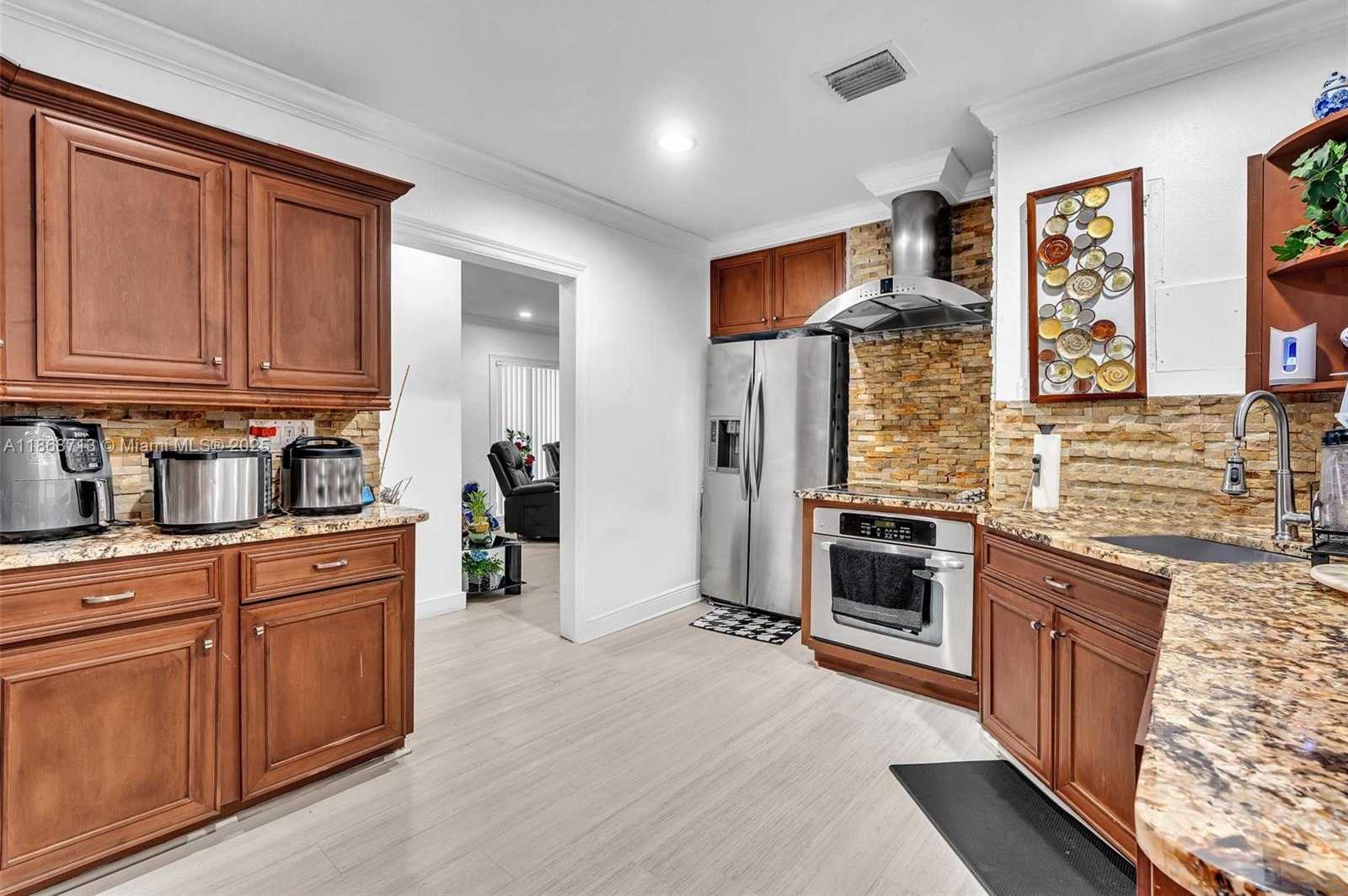 Small Image of 340 WEST 55TH ST, Hialeah Number 12