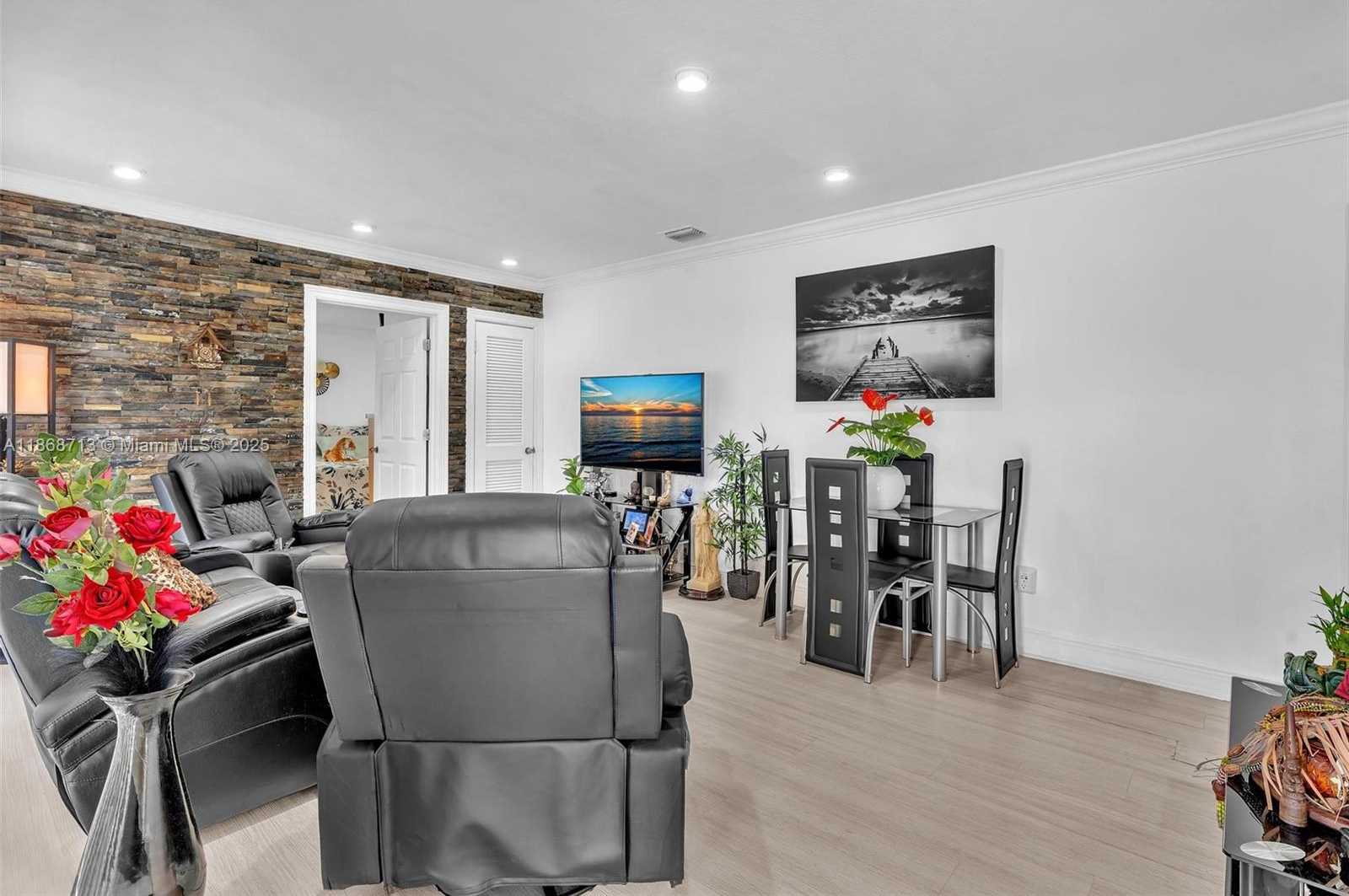 Small Image of 340 WEST 55TH ST, Hialeah Number 5