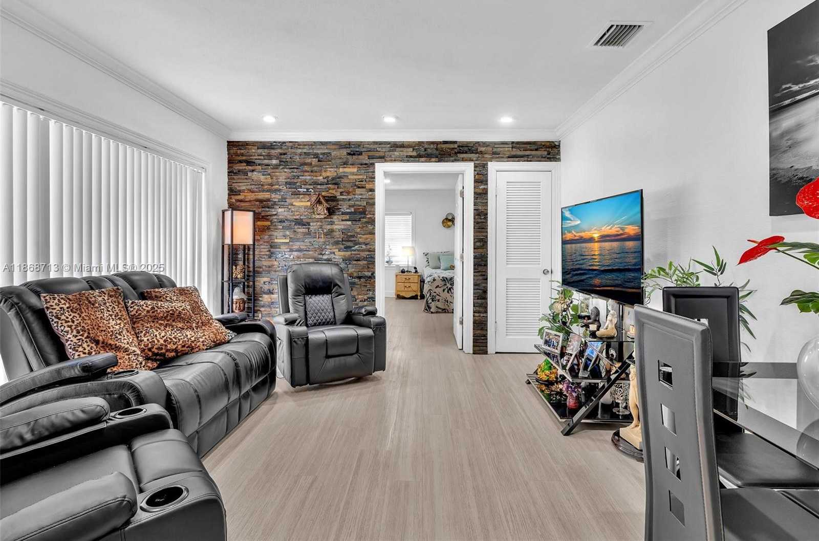 Small Image of 340 WEST 55TH ST, Hialeah Number 8